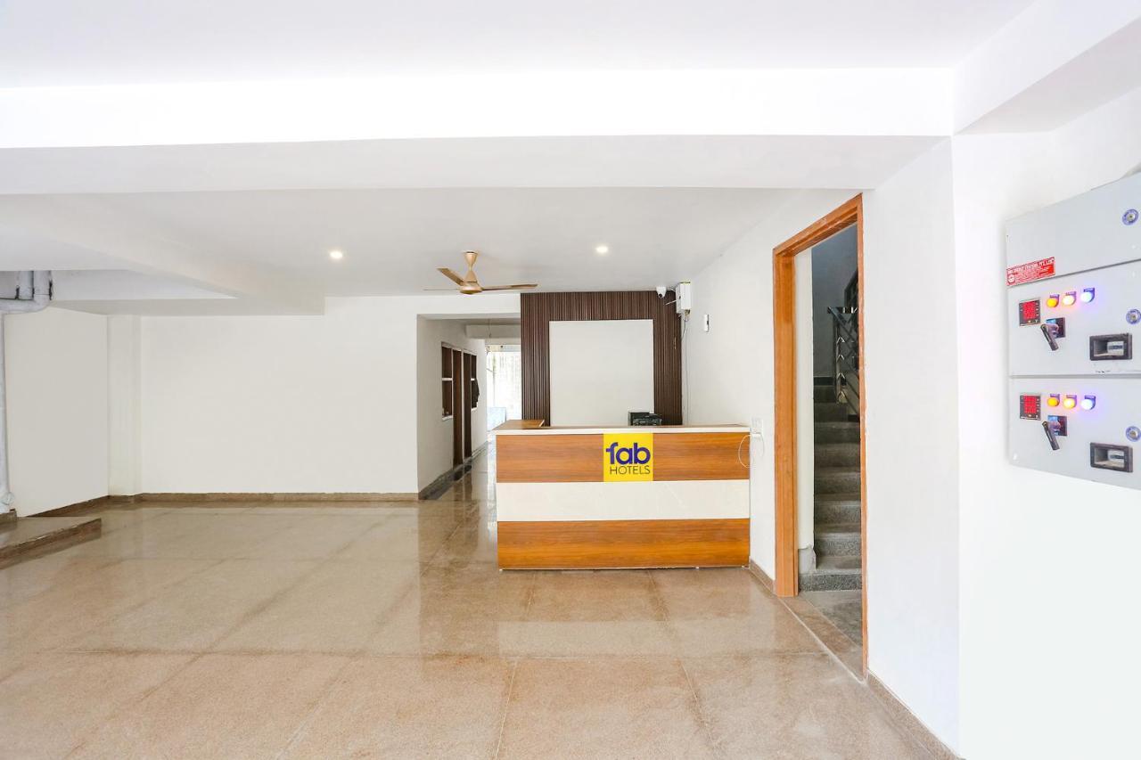Fabhotel Raahi Retreat Gurgaon Bagian luar foto